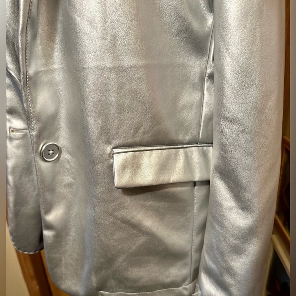 NWT Vigoss size small faux leather silver metallic blazer - Picture 5 of 10